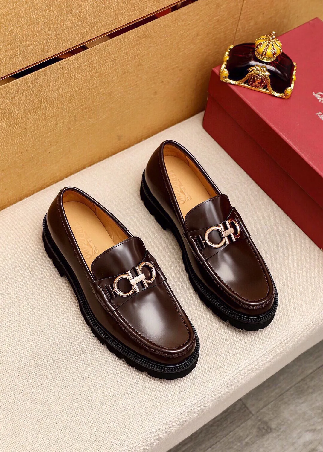 Men's shoes 💰580 💐 Product trademark: Ferragamo "Ferragamo" casual leather shoes Regular size: 38-44 (45.46🉑️customized) Product materials: Selected imported first-layer open-edge beaded cowhide leather upper + luxury hardware buckle, imported water-dyed cowhide leather lining. Strong three-dimensional visual effect, original outsole color: 4⃣️seed leather materials available
